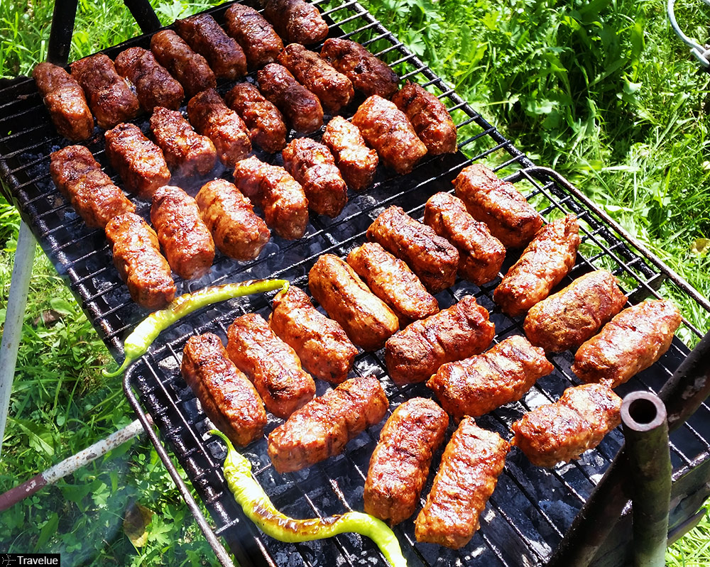 Mititei - grilled minced meat rolls
